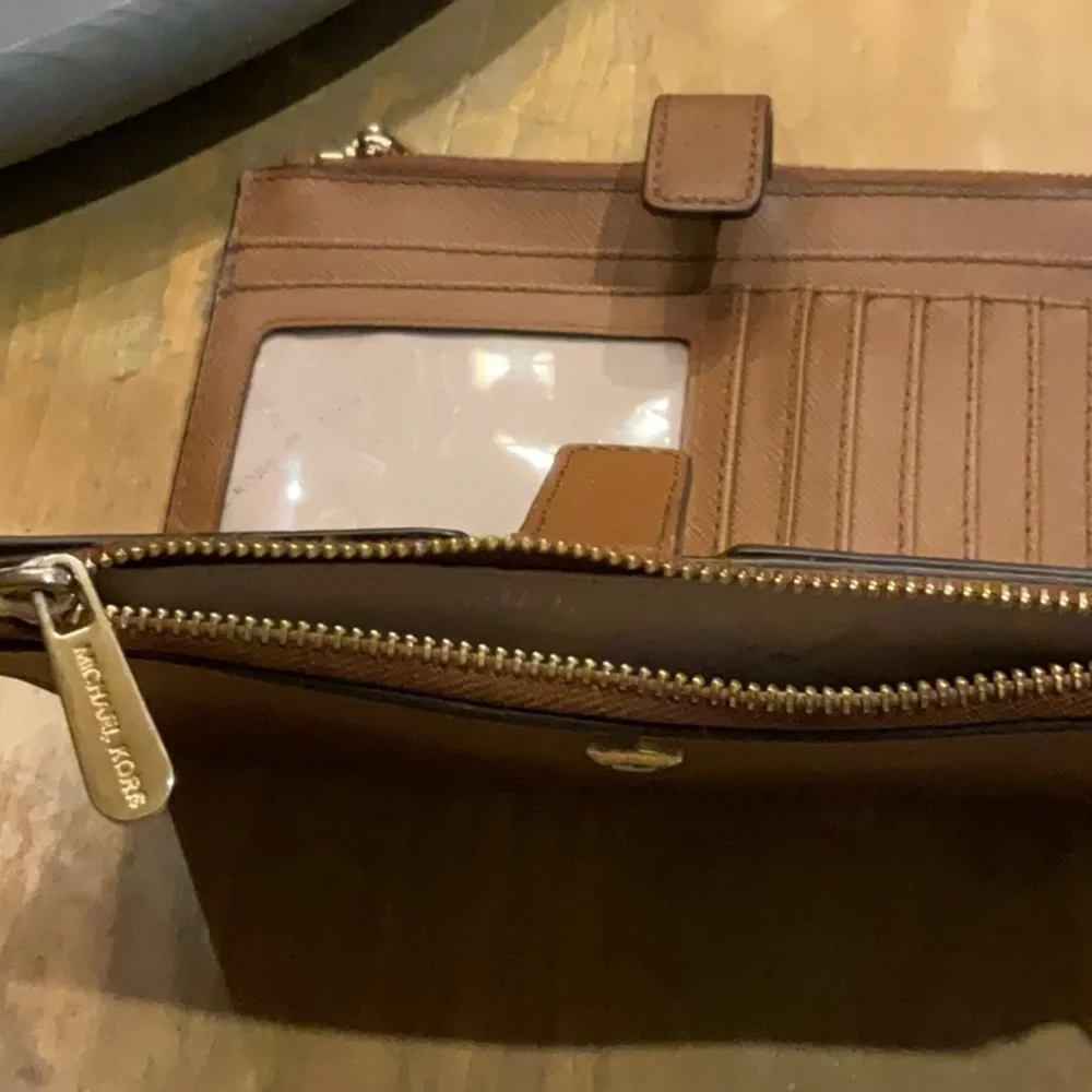 EUC Michael Kors Tan Leather Jetset Wristlet